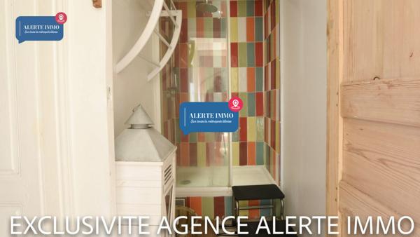 Maison semi-individuelle de 180 m2 en double distributionavec beaucoup de charme et de cachet comprenant 2 séjours, 5 ch + 1 bureau, 1 cave et un beau jardin