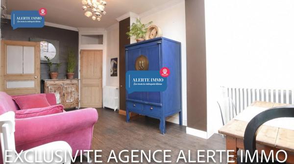 Maison semi-individuelle de 180 m2 en double distributionavec beaucoup de charme et de cachet comprenant 2 séjours, 5 ch + 1 bureau, 1 cave et un beau jardin
