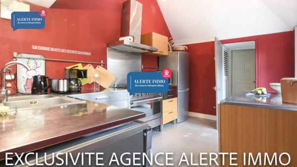 Maison semi-individuelle de 180 m2 en double distributionavec beaucoup de charme et de cachet comprenant 2 séjours, 5 ch + 1 bureau, 1 cave et un beau jardin