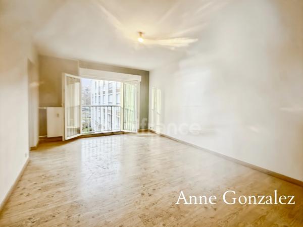 ORLEANS LA SOURCE, dans une copropriété sécurisée idéalement située proche des commodités à vendre appartement T2