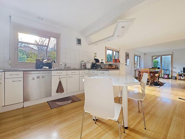 Maison individuelle avec 4 chambres _ grande pièce de vie _ terrasses _ jardin _ garage