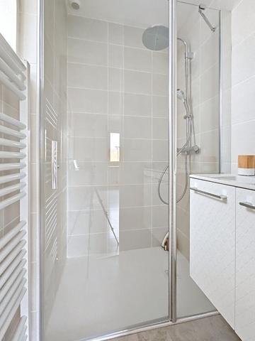 Maison individuelle avec 4 chambres _ grande pièce de vie _ terrasses _ jardin _ garage