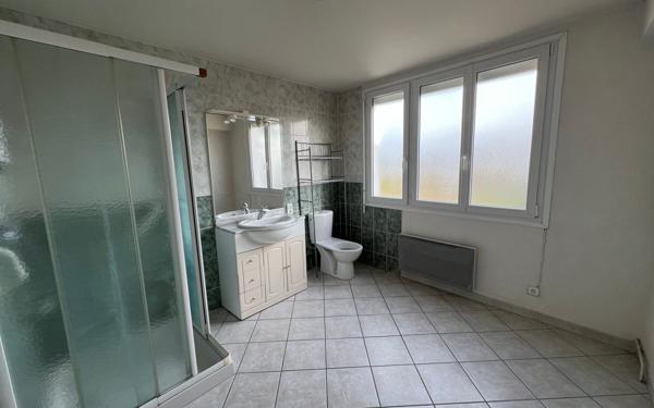 Maison à vendre    3 pièces •  Le Palais-sur-Vienne