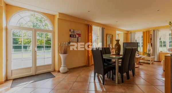 Fougères (35300) Maison de prestige en forêt