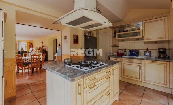 Fougères (35300) Maison de prestige en forêt