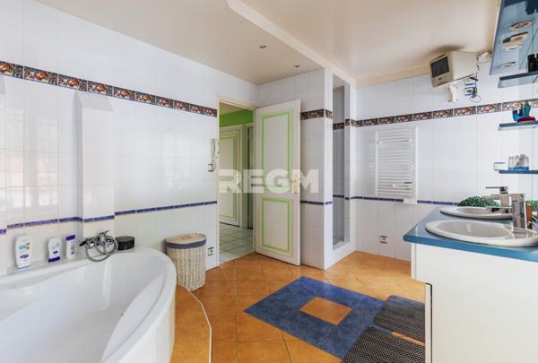 Fougères (35300) Maison de prestige en forêt