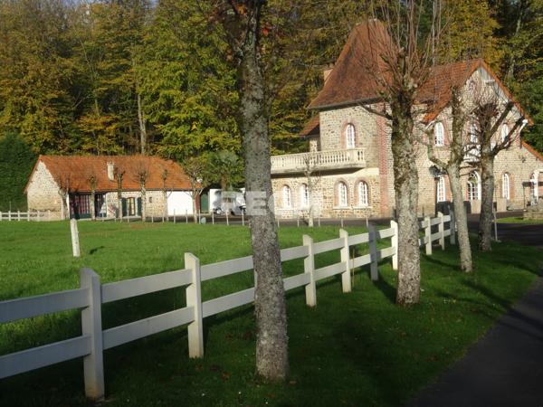 Fougères (35300) Maison de prestige en forêt
