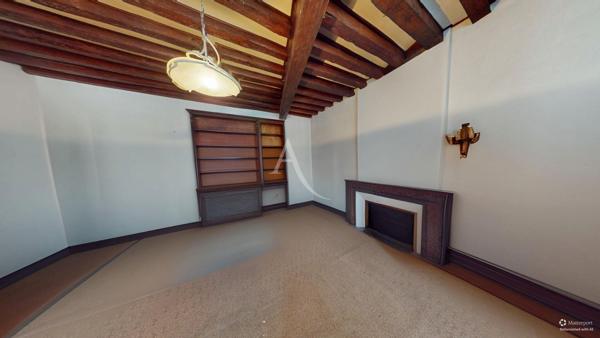 Maison de caractère à rénover. Centre-bourg 330,31 m² habitables sur 17 958 m² de terrain