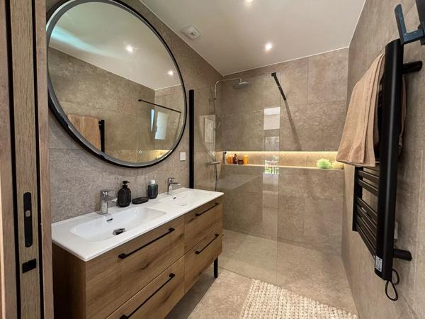 Vente                                                      Villa
                        
                     5 pièces                      131 m2                     à Clermont-l'Hérault