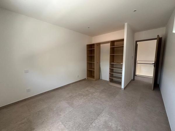 Vente                                                      Villa
                        
                     5 pièces                      131 m2                     à Clermont-l'Hérault