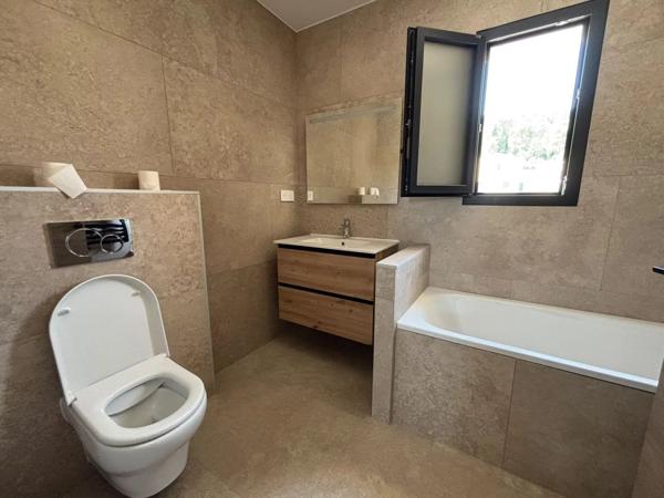 Vente                                                      Villa
                        
                     5 pièces                      131 m2                     à Clermont-l'Hérault