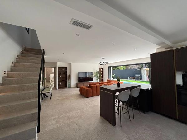 Vente                                                      Villa
                        
                     5 pièces                      131 m2                     à Clermont-l'Hérault