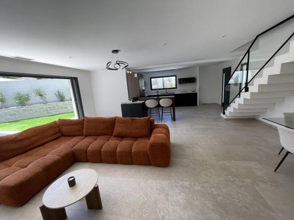 Vente                                                      Villa
                        
                     5 pièces                      131 m2                     à Clermont-l'Hérault