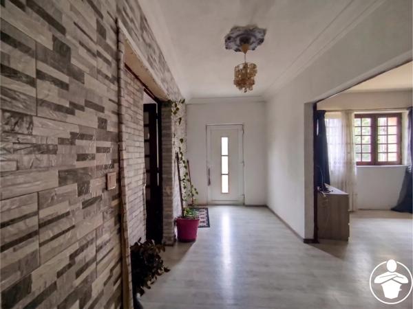 Vente                                                      Maison
                        
                     5 pièces                      117 m2                     à Sainte-Livrade-sur-Lot