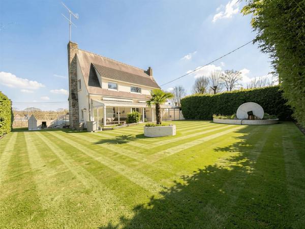 Maison 6 pièces - 140 m² - Terrain 905 m²