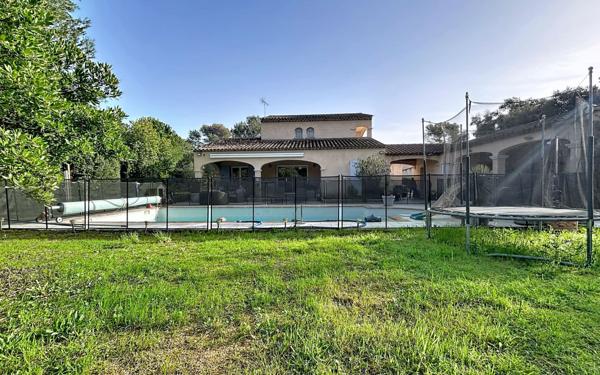 Maison à vendre    5 pièces • 168,08 m2 Roquebrune-sur-Argens