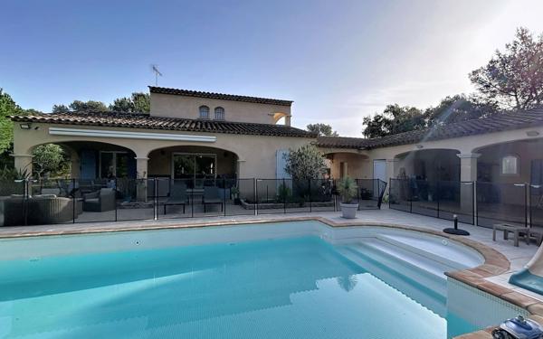 Maison à vendre    5 pièces • 168,08 m2 Roquebrune-sur-Argens