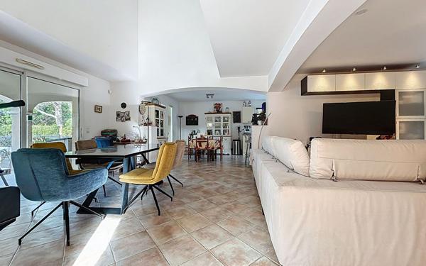 Maison à vendre    5 pièces • 168,08 m2 Roquebrune-sur-Argens