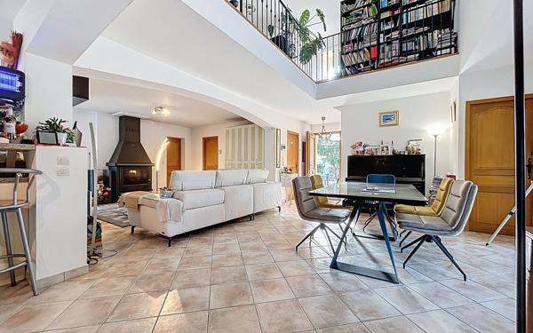 Maison à vendre    5 pièces • 168,08 m2 Roquebrune-sur-Argens