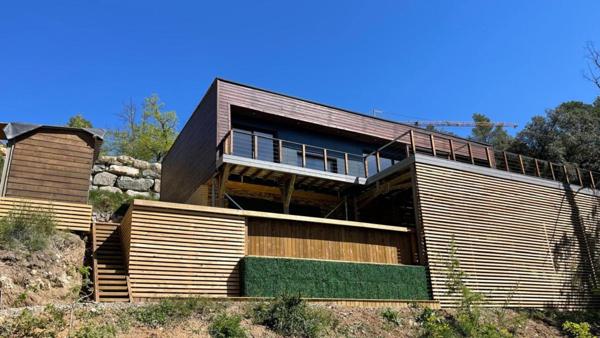 Maison contemporaine ossature bois  avec piscine