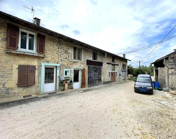 À vendre - Ancien corps de ferme avec 1 hectare de terrain -  Louvenne / Val Suran