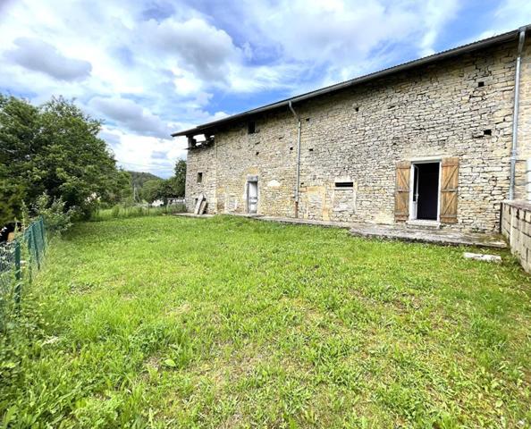 À vendre - Ancien corps de ferme avec 1 hectare de terrain -  Louvenne / Val Suran