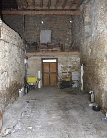 À vendre - Ancien corps de ferme avec 1 hectare de terrain -  Louvenne / Val Suran