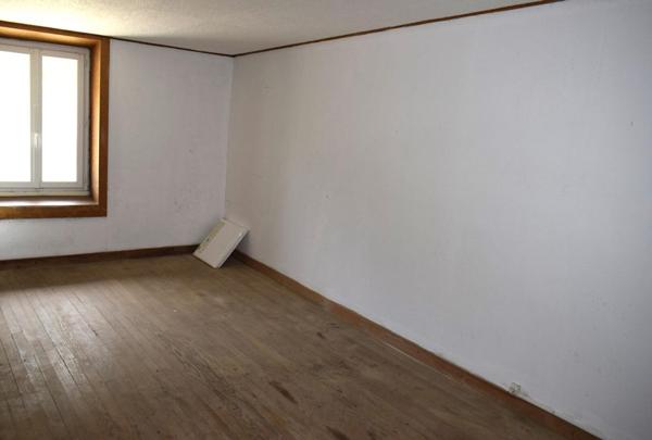 À vendre - Ancien corps de ferme avec 1 hectare de terrain -  Louvenne / Val Suran