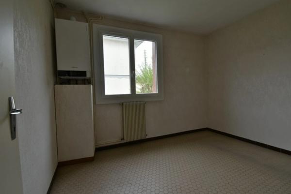Maison à vendre 5 pièces PUJOLS (47) quartier très calme, jardin plat et clos