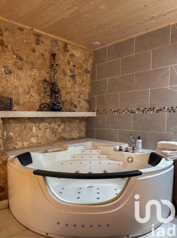 Gîte 7 pièces de 192 m² à Bourg (33710)