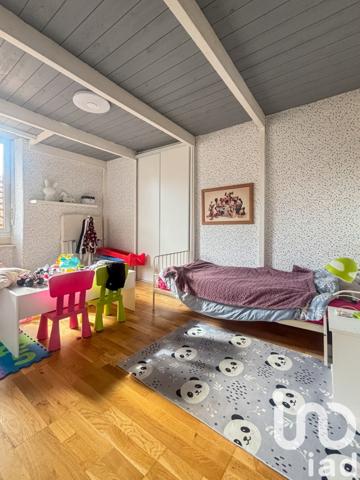 Gîte 7 pièces de 192 m² à Bourg (33710)