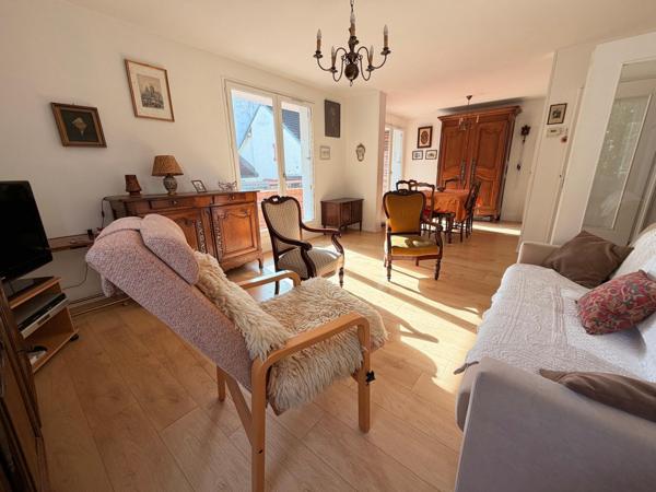 Appartement avec balcon et garage privatif.