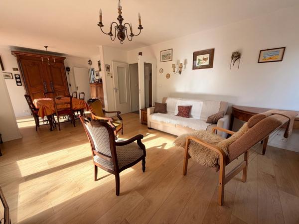 Appartement avec balcon et garage privatif.