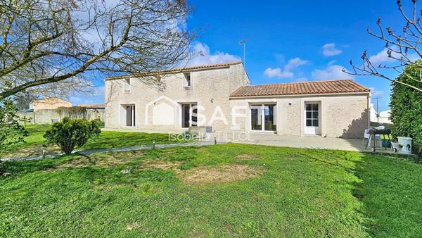 Maison en pierre vue sur les marais