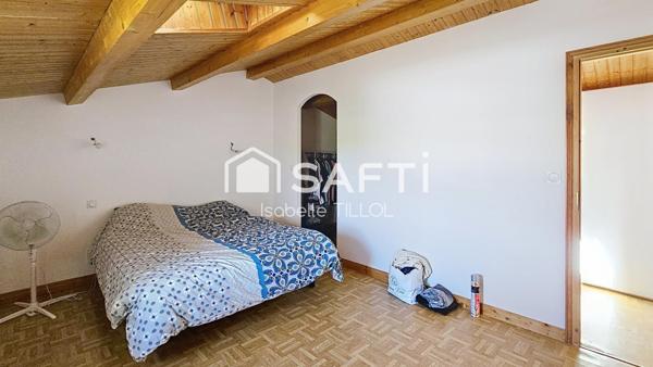 Maison en pierre vue sur les marais