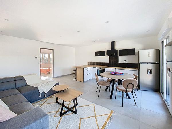 Immeuble en monopropriété avec deux appartements - REFAIT A NEUF - T3 + T5