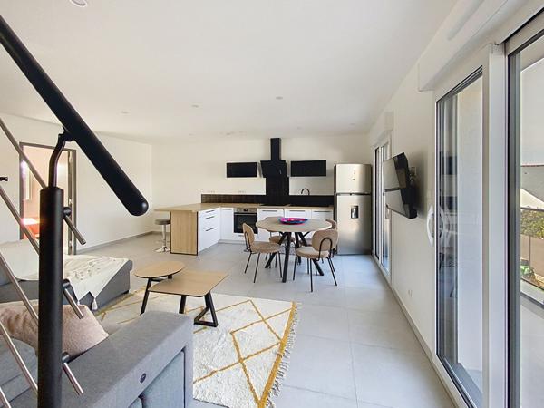 Immeuble en monopropriété avec deux appartements - REFAIT A NEUF - T3 + T5