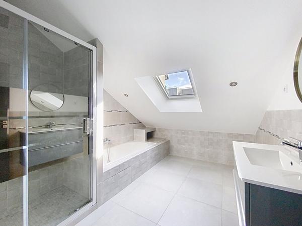 Immeuble en monopropriété avec deux appartements - REFAIT A NEUF - T3 + T5