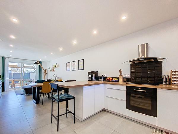 Immeuble en monopropriété avec deux appartements - REFAIT A NEUF - T3 + T5