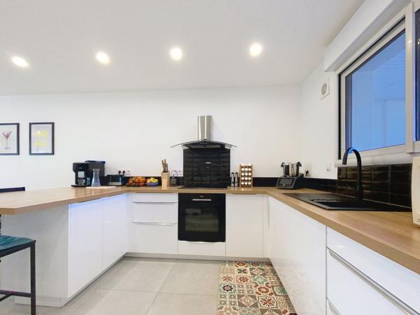 Immeuble en monopropriété avec deux appartements - REFAIT A NEUF - T3 + T5