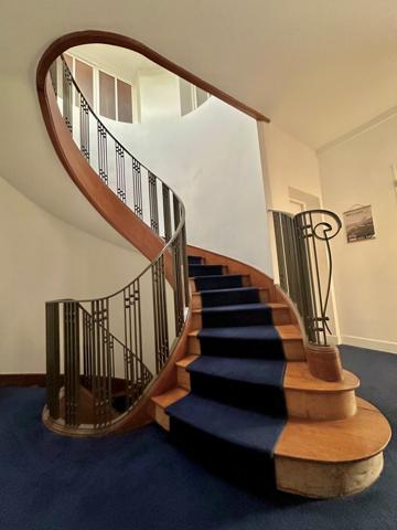 Villa Art Déco d’architecte de 330m2 à 5mn à pied du coeur de la ville
