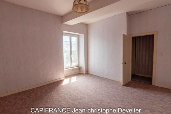 Maison à vendre GORRON (53) maison de ville deux chambres à rénover