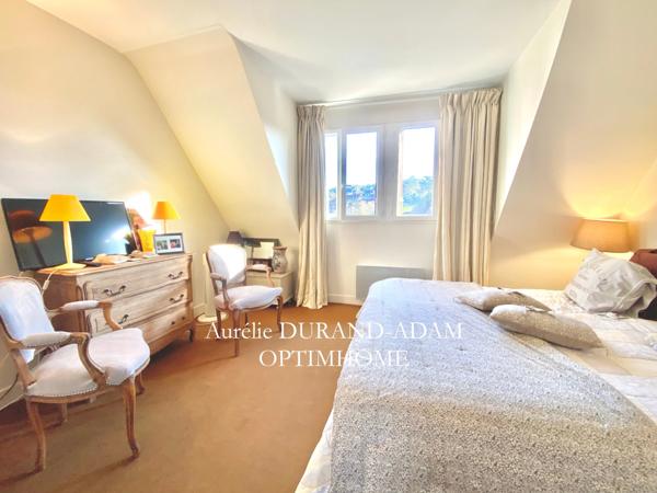 Maison de ville cosy, lumineuse et idéalement située - 3 chambres - Petit salon en mezzanine - Sous sol complet - Parking