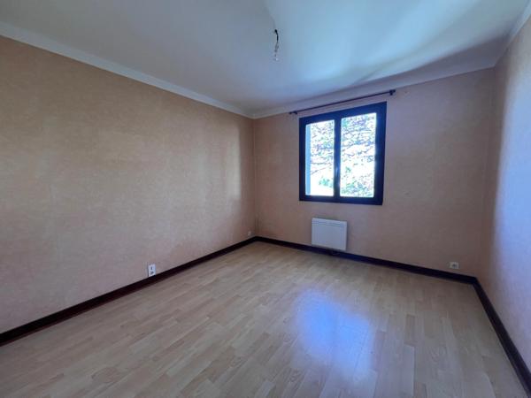 Maison à vendre 6 pièces CHERAC (17)