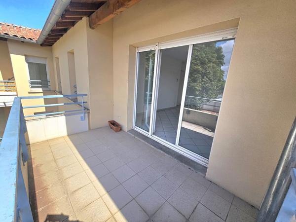 31780 CASTELGINEST T3 récent (2008) de 66.03m² Terrasse de 7.28m² 2 GARAGES , cuisine séparée