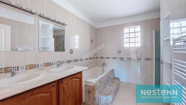 Maison Istres, plain-pied, type 5, 4 chambres, jardin, piscine, garage, proche centre ville