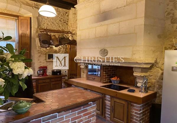 Ravissant prieuré dans un village paisible, a 1 heure de Saumur et Poitiers;