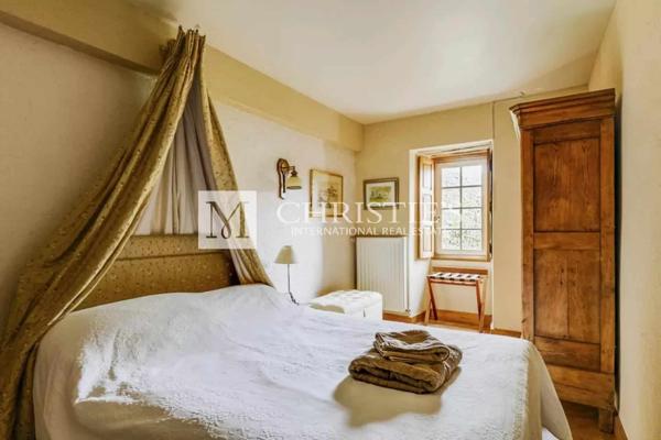 Ravissant prieuré dans un village paisible, a 1 heure de Saumur et Poitiers;