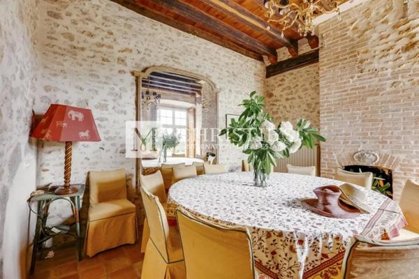 Ravissant prieuré dans un village paisible, a 1 heure de Saumur et Poitiers;