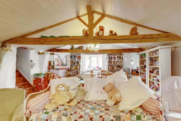 Ravissant prieuré dans un village paisible, a 1 heure de Saumur et Poitiers;